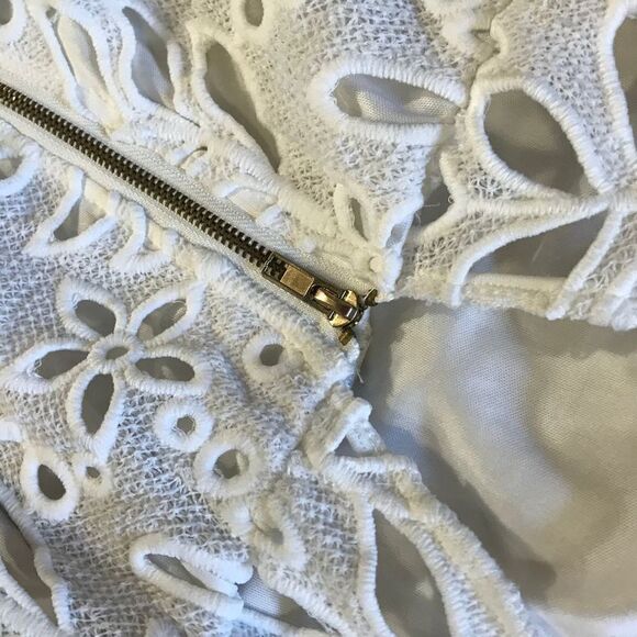 reverse white lace mini dress open back - Picture 7 of 9